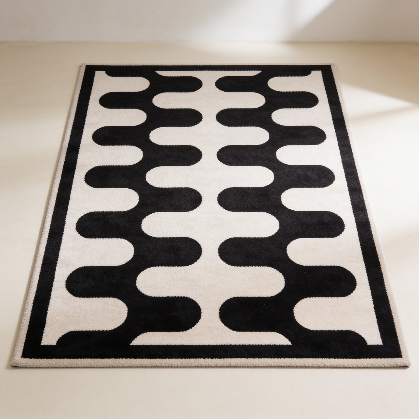 Modern Wavy Geometric Rug — Black & White
